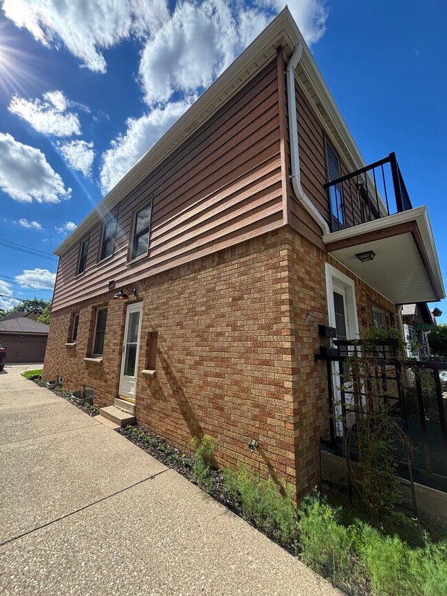 Photo - 361 N 62nd St