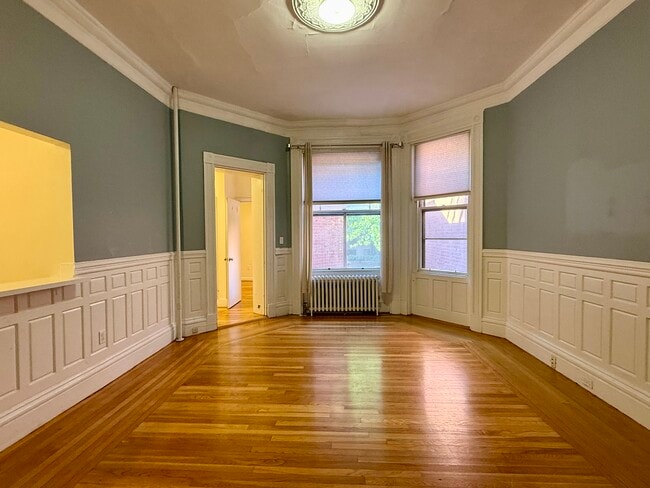 Building Photo - 295 Newbury St Unit 5A