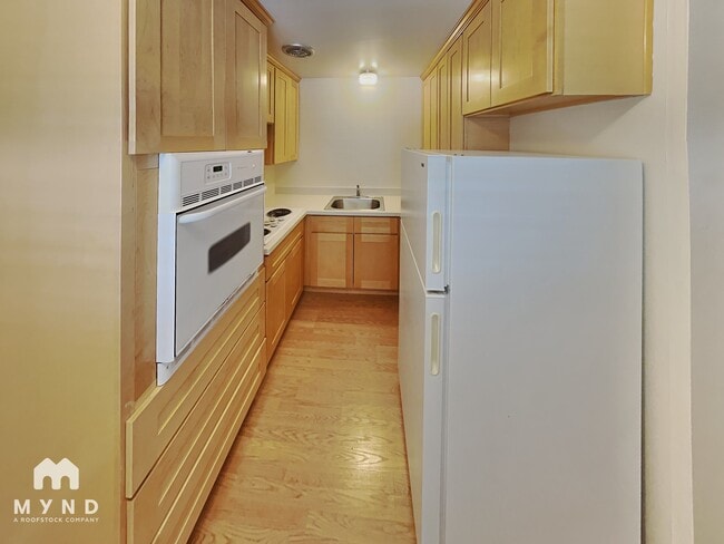 2392 Sutter Ave Unit 11