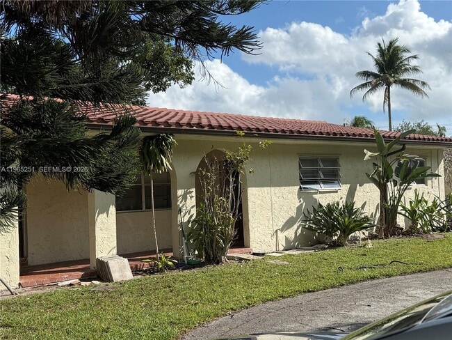 Building Photo - 11931 NE 12th Ave Unit 11931