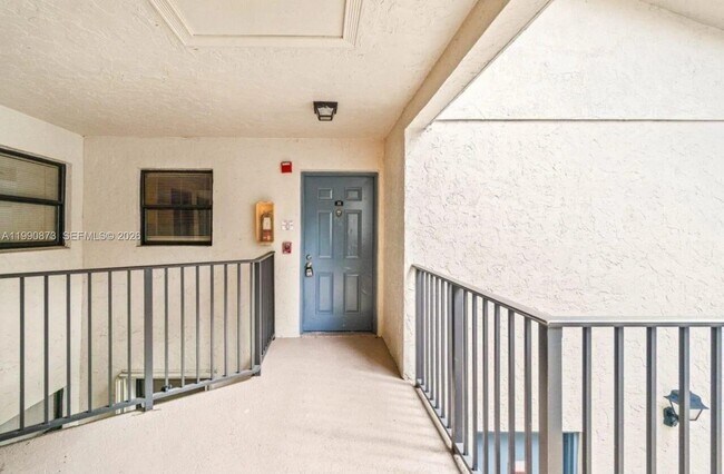 Photo - 1495 Lake Crystal Dr Unidad H