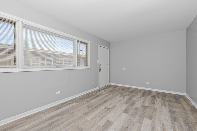 Photo - 7806-7812 S Troy