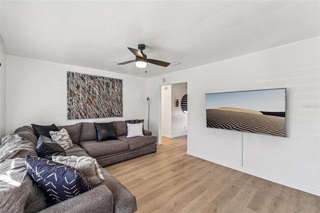 Photo - 2000 57th St N