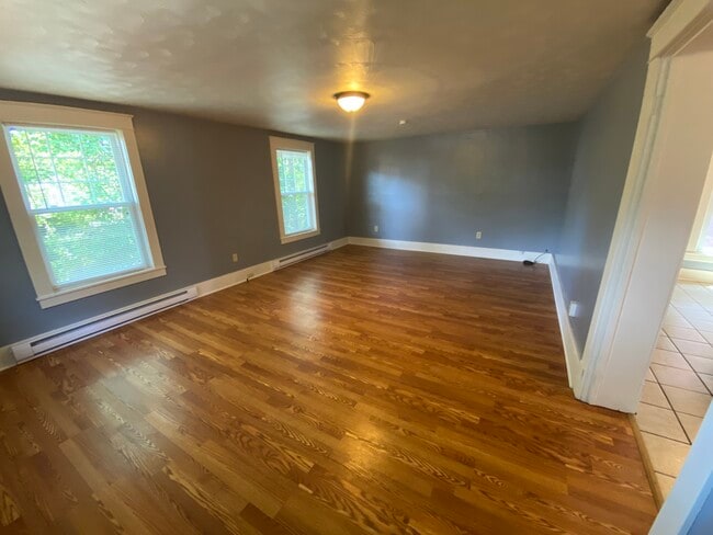 Building Photo - 711 W 7th St Unit 711 West 7th 2nd Floor Flat