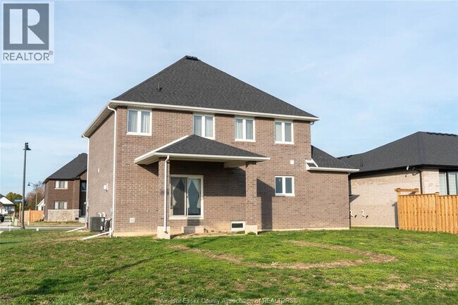 Photo - 74 Dundee Dr