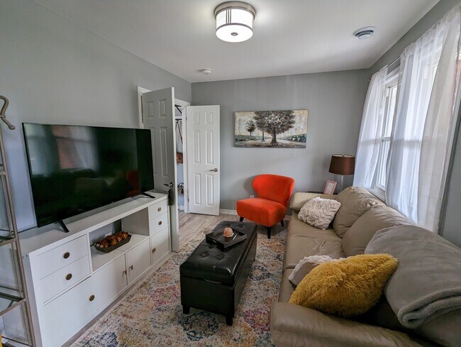 Photo - 1542 York St Unit Upper (1)