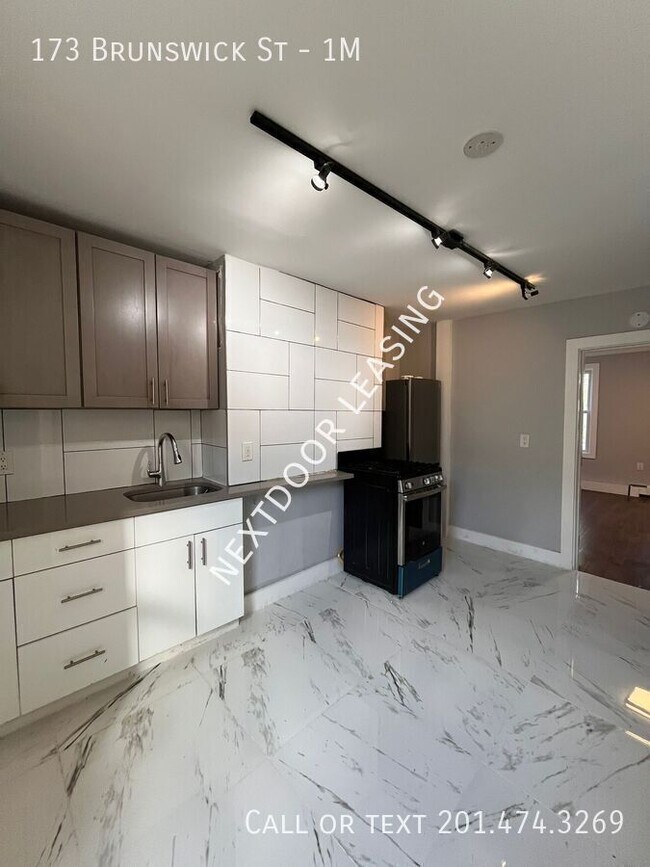 Building Photo - 173 Brunswick St Unit 1M