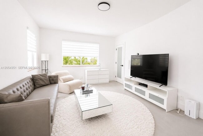 815 W 39th St Unit 3