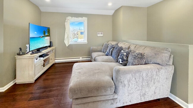 Photo - 154 Charlton Ave Unit 2