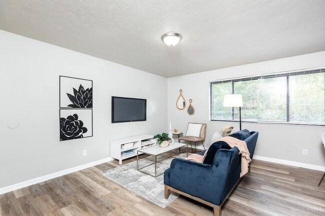 Photo - 2486 White St