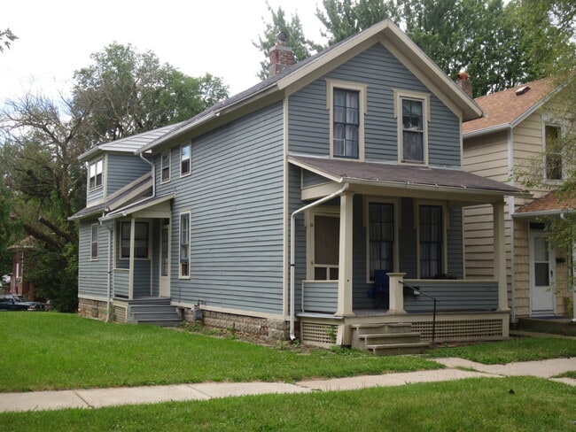 Building Photo - Two Bedroom Home with a bonus room/3rd bedroom in Historic District (Williams-Woodland Historic P...
