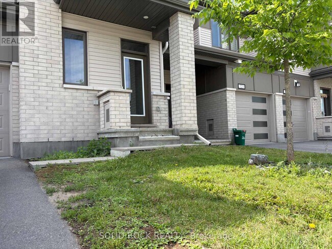 Photo - 719 Derreen Ave