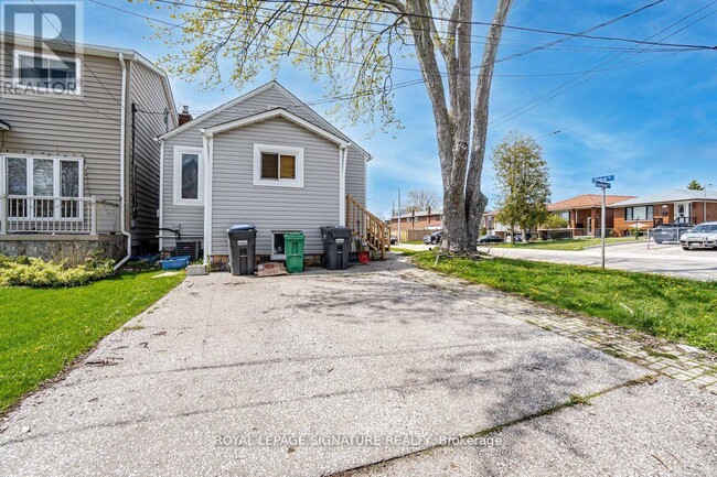Photo - 1078 Eastmount Ave