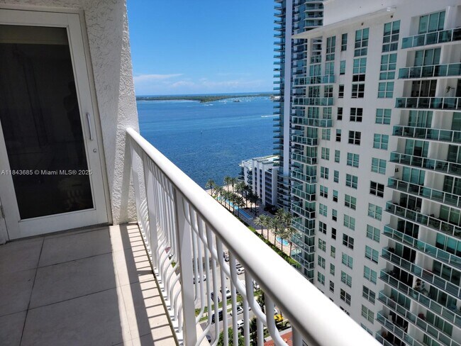 Building Photo - 1200 Brickell Bay Dr Unit 2415 Rental