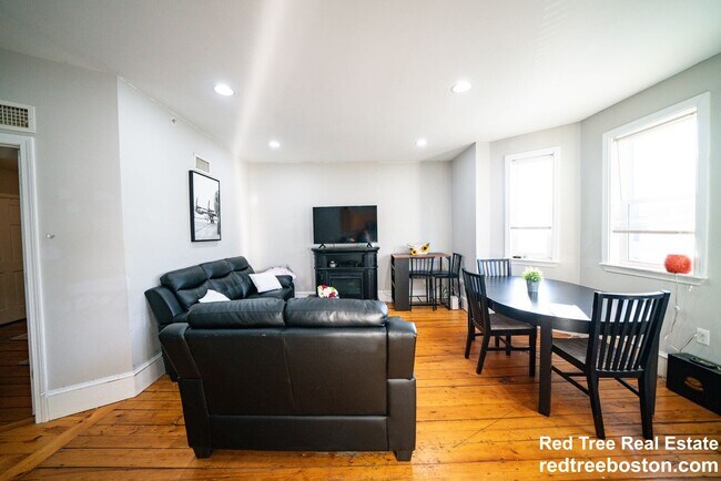 Photo - 820 Parker St Unit 3