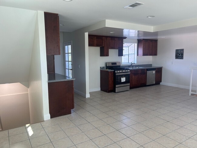 Photo - 22707 Figueroa St Apartamentos