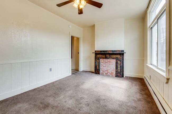 Photo - 19 - 709-711 Industry Unidad 709 Industry St. Apt. 1