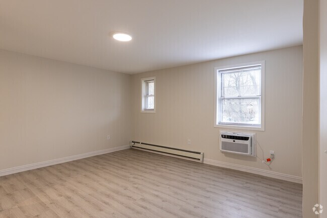 2BR, 2BA - 1,150SF