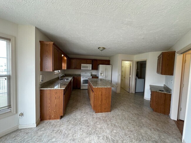 3922 Wildflower Dr