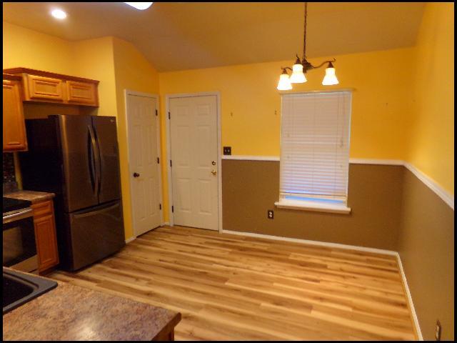 Photo - 909 Yarrow Dr