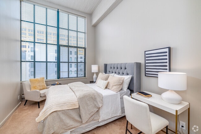 1BR, 1BA - 700SF - Primary Bedroom