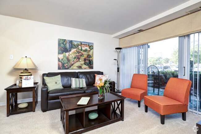 1BR, 1BA - 835SF - Living Room - Pinewood Gardens Apartments