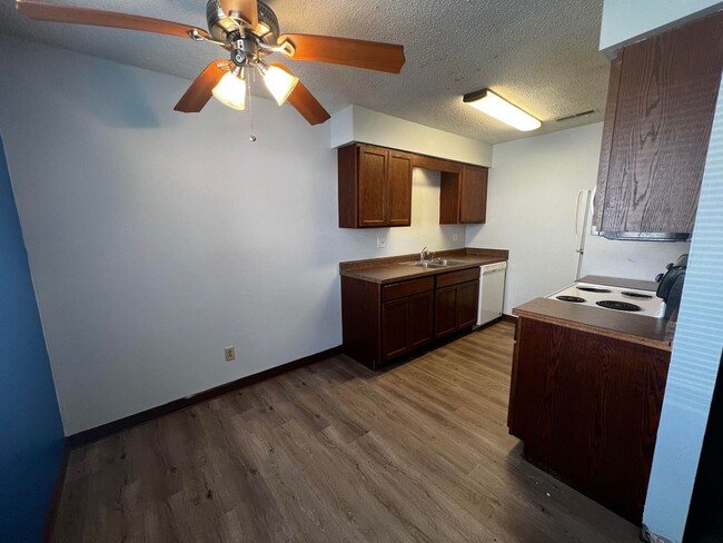 Building Photo - 870 N Boston Way Unit #2