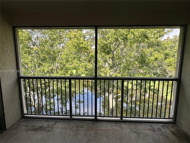 Building Photo - 10161 W Sunrise Blvd Unit 305