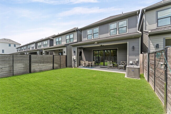 Photo - 1228 Wycliffe Dr