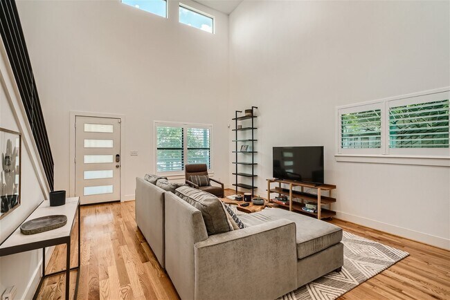 Photo - 4916 McKinney St