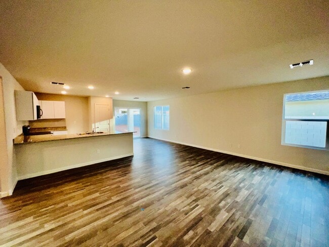 Photo - FREE RENT ON APPROVED CREDIT INTERESTED?