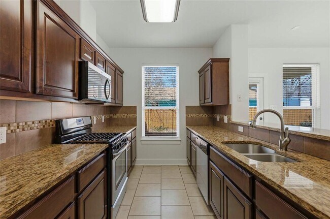 Photo - 1620 Haskell St