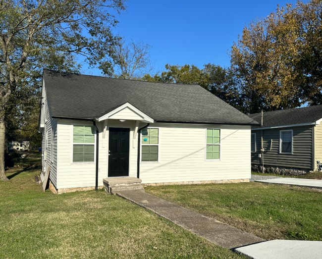 Photo - 102 W 15th Ave