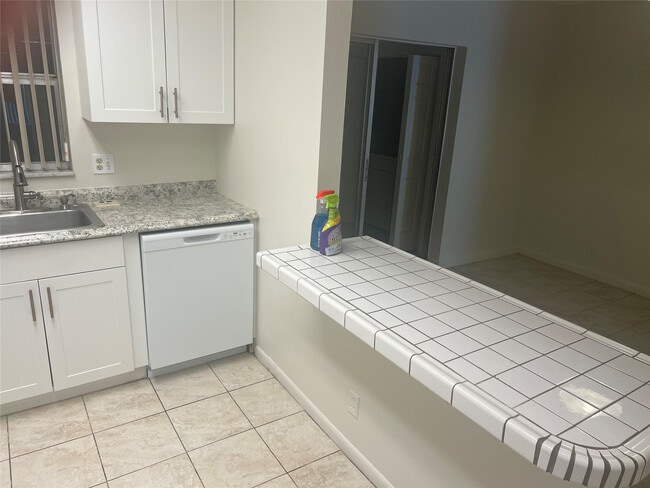 Photo - 6548 SW 41st St