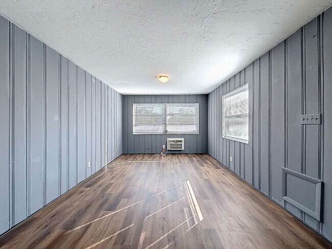 Photo - 652 East Harbor Dr S