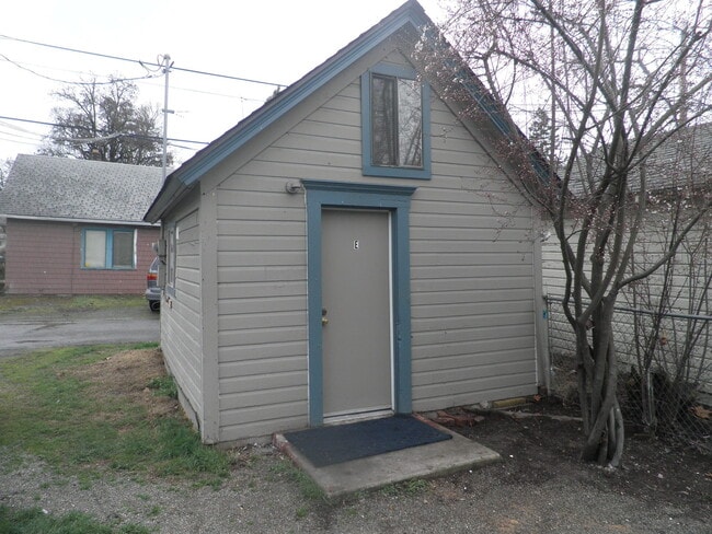 Building Photo - 303 SW I St