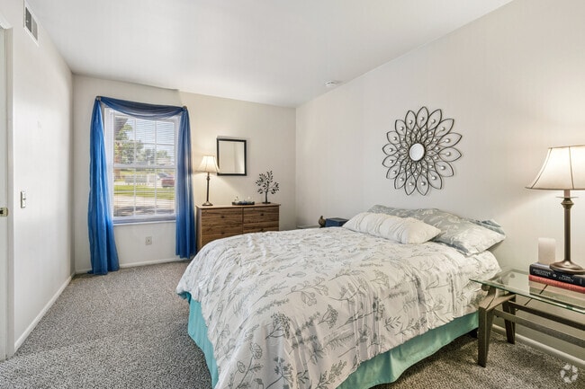 2BR, 1BA - 830SF - Primary Bedroom