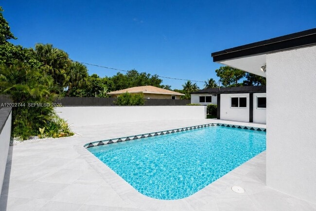 Building Photo - 2573 Conroy Dr