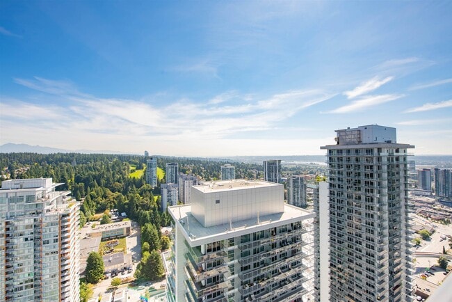 Building Photo - 3809 Evergreen Pl Unit 3704