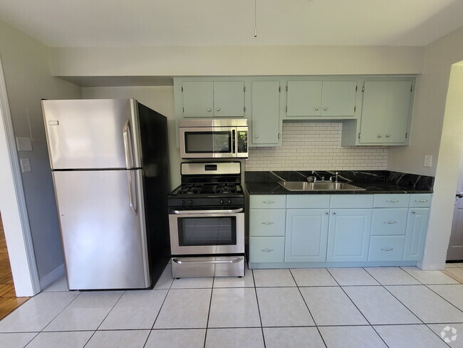 Building Photo - 3310 NW 4th St Rental