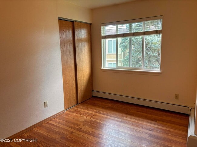 Photo - 1945 Karluk St Unidad 02