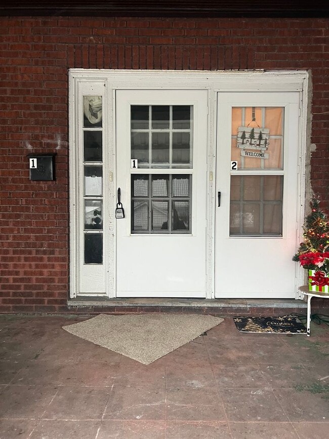 Building Photo - 705 Short St Unit 1