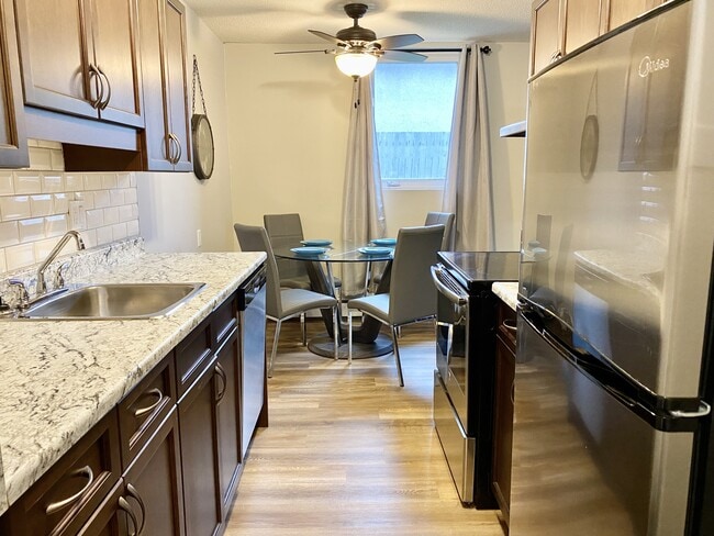 Photo - 10735-10735-127 127 St NW Unit 202