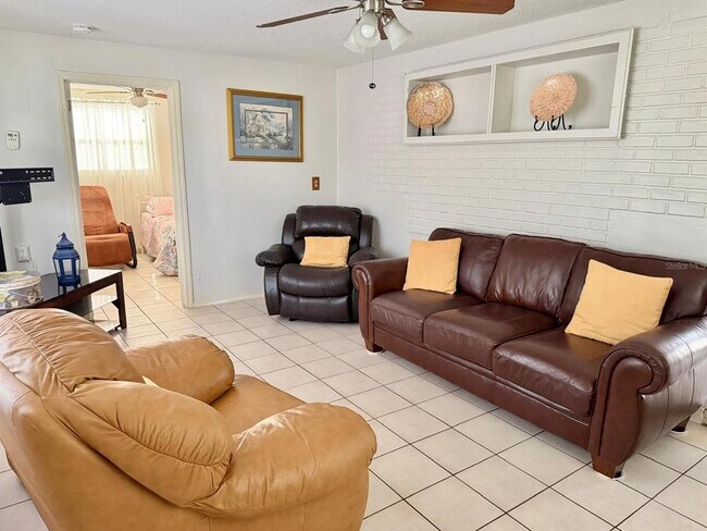 Photo - 7215 James St
