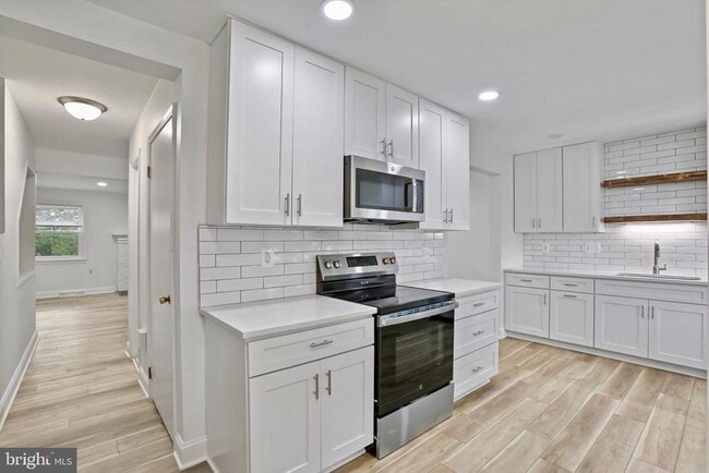Building Photo - 123 Davis Ave SW Rental
