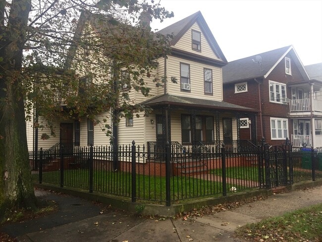 Building Photo - 67 Greenleaf Ave Unit 1 Rental