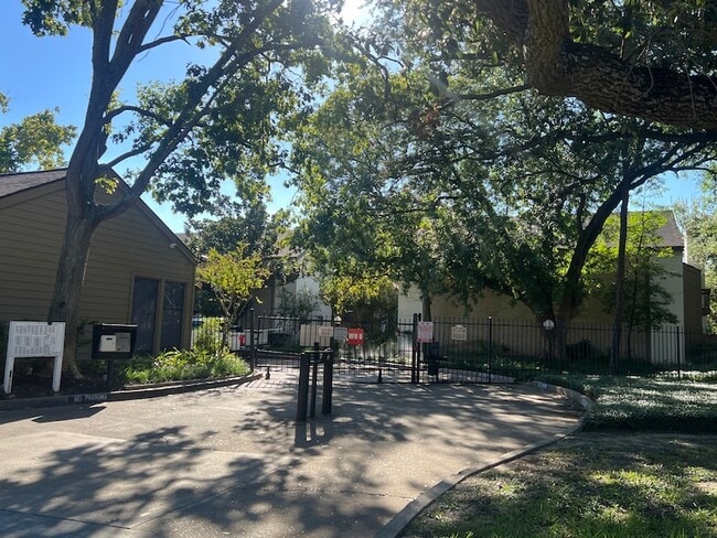 Photo - 10047 Westpark Dr Unit 46