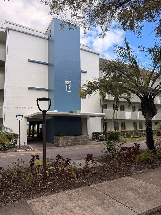 Building Photo - 1351 NE 191st St Unit E310