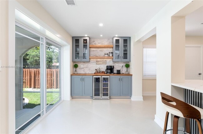 Photo - 1410 Mayo St