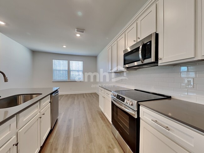 Photo - 563 Plumeria Ln